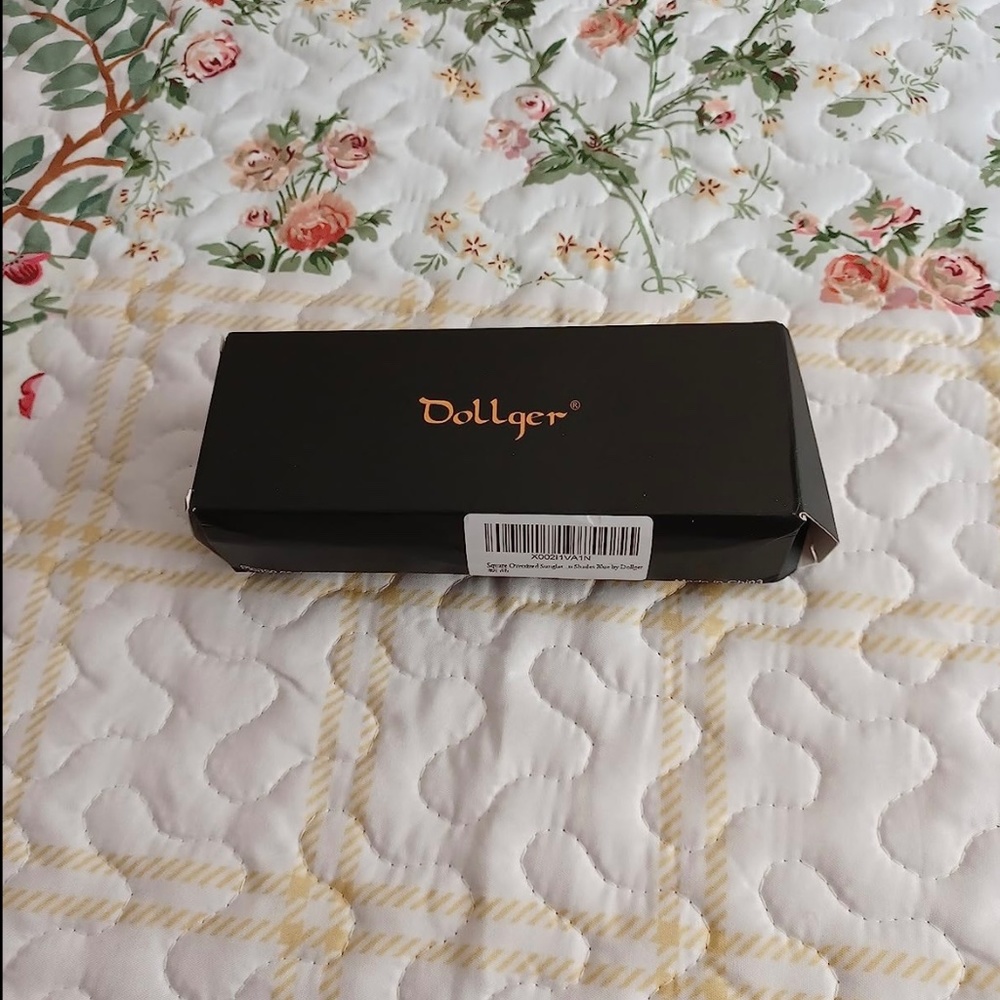 Neiman Marcus Luxury Golden Bee Sunglasses - Picture 5 of 6